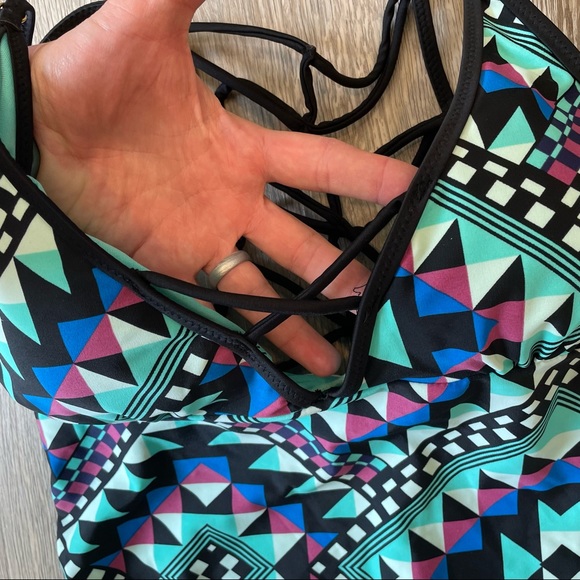 2/$20 PINK ENVELOPE Aztec Geometric Strappy One-Piece Swimsuit - Size L - Picture 3 of 11